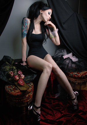 18 year old female boxer Sabrina Blond covers up her naked tits